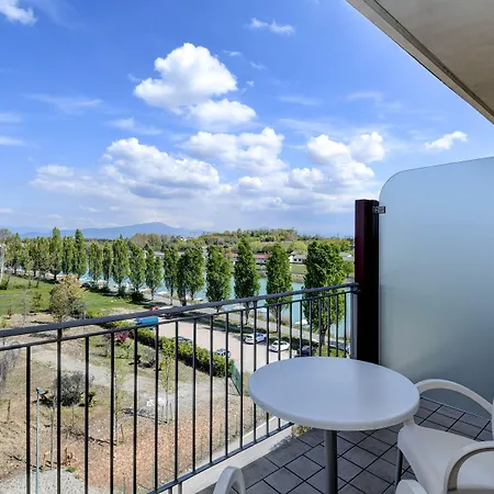 Ξενοδοχείο Rivus 3*