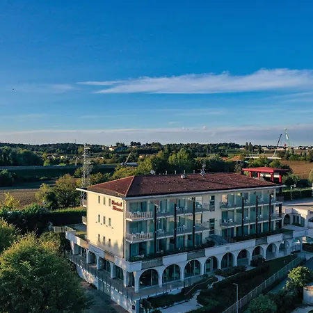 Ξενοδοχείο Rivus 3*