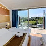 Rivus Hotel 3*