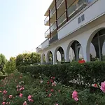 Rivus Hotel