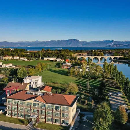 Rivus Hotel