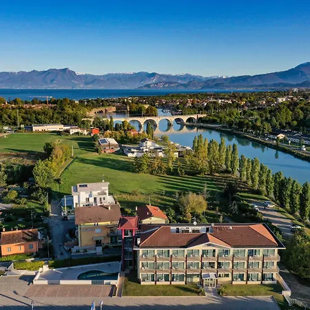 Rivus Hotel