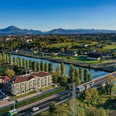 Rivus Hotel